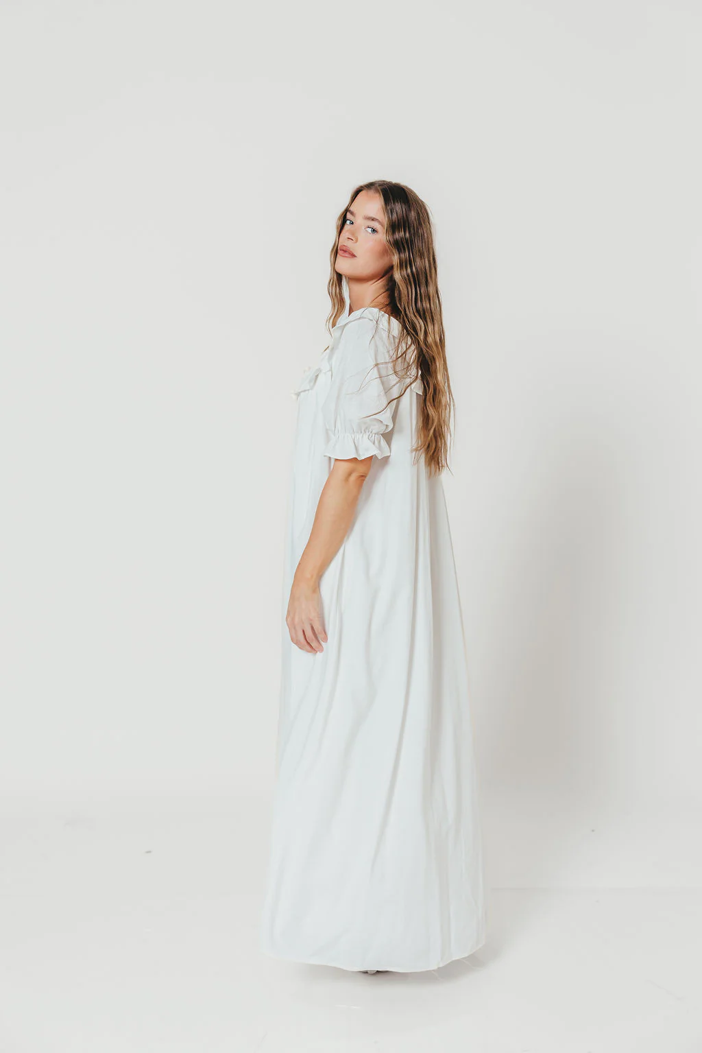 Audrey Linen Blend Maxi Dress in Off-White - Image 4
