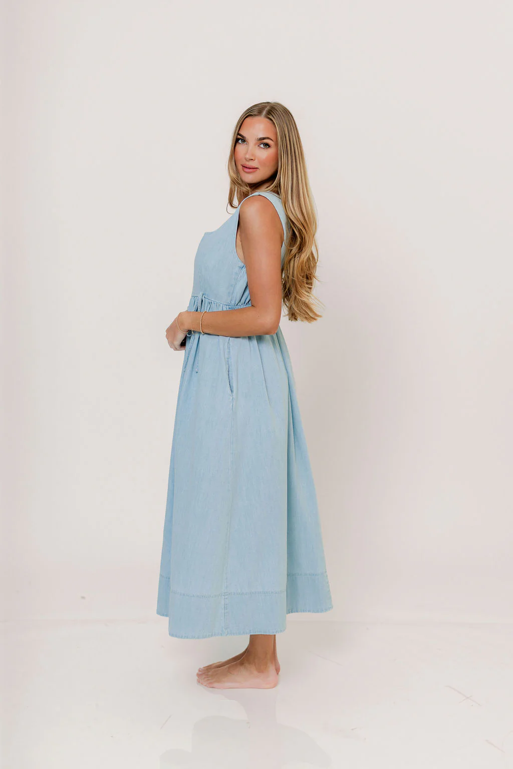 Jaylan 100% Cotton Chambray Maxi Dress in Light Blue - Image 3