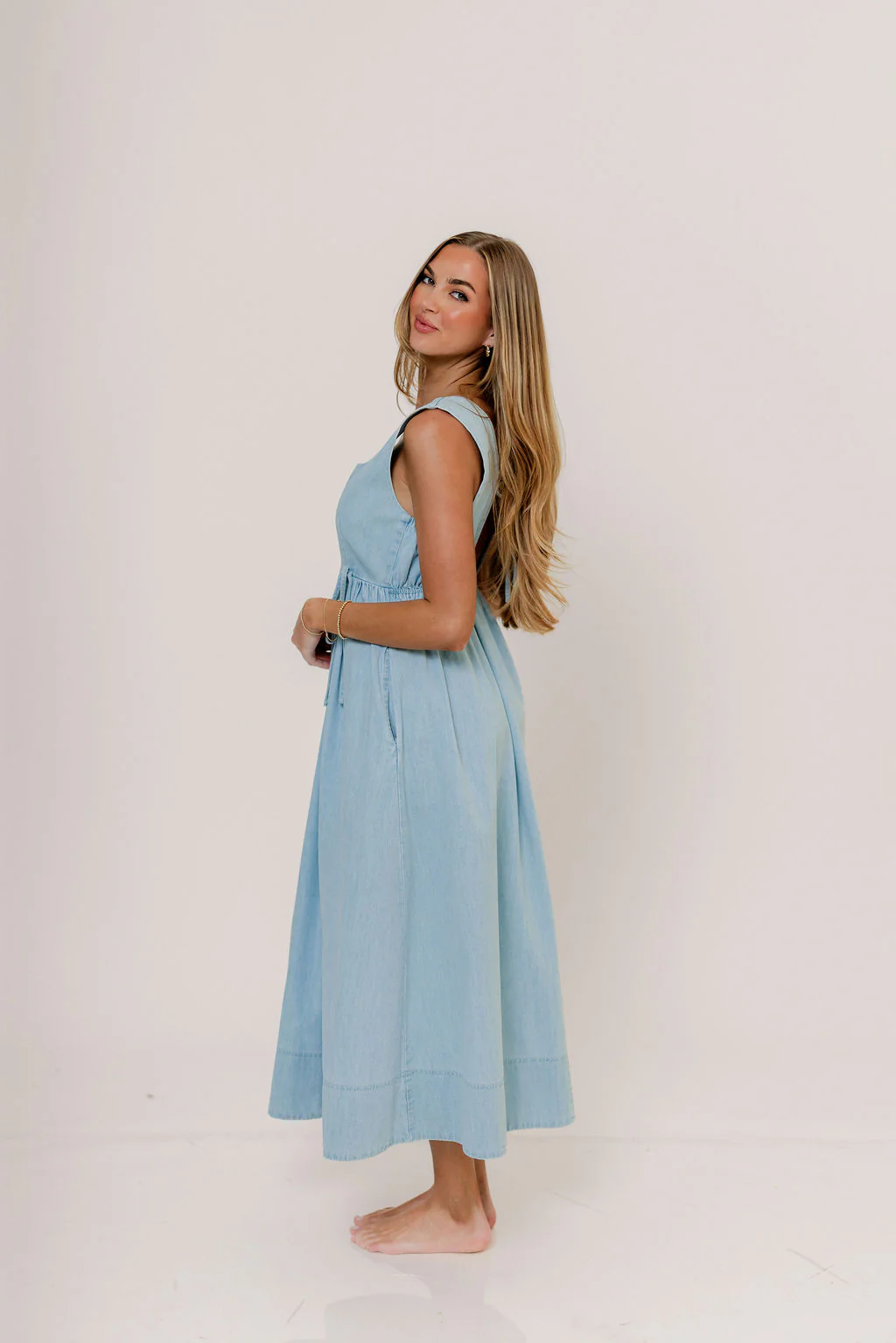 Jaylan 100% Cotton Chambray Maxi Dress in Light Blue - Image 4