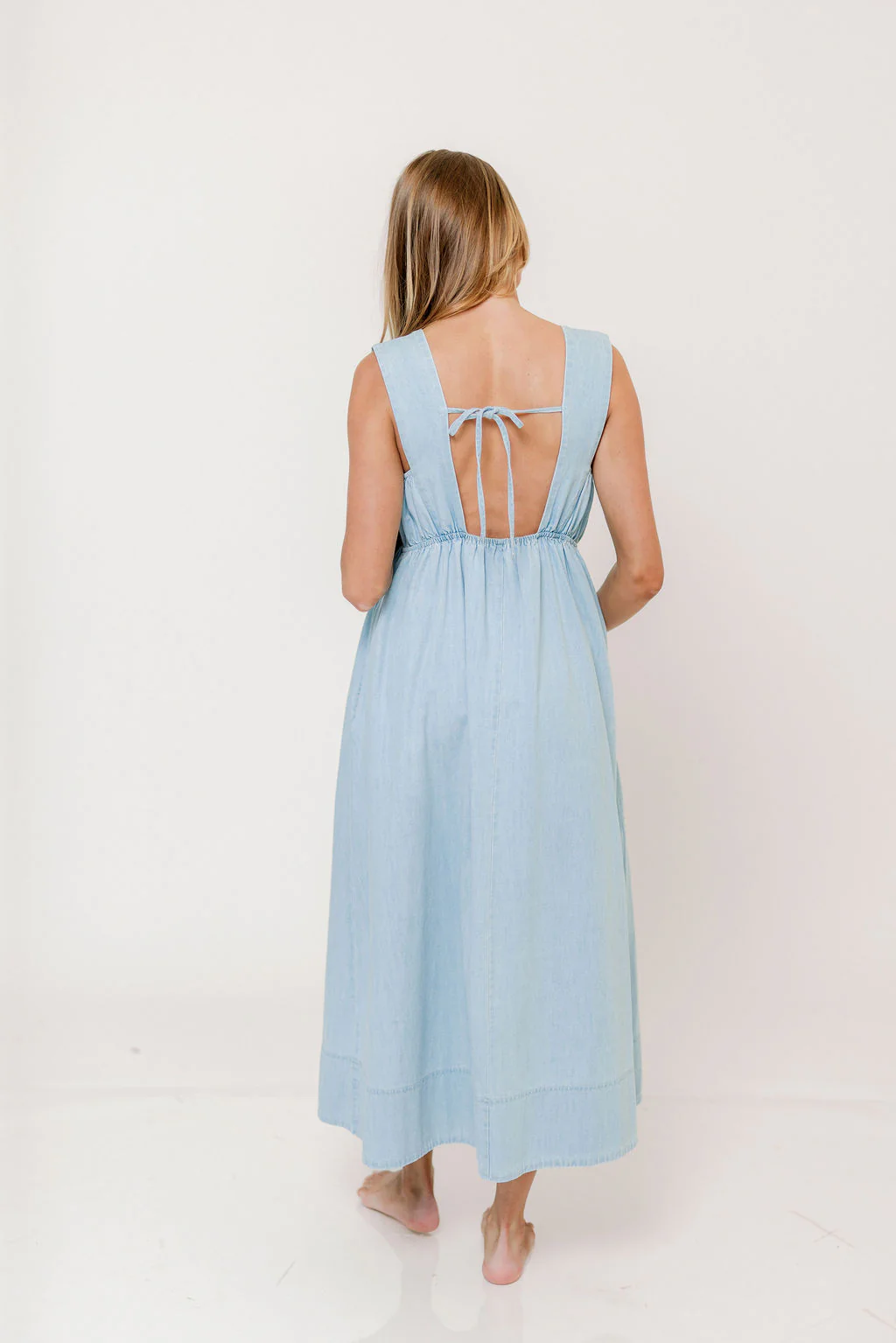 Jaylan 100% Cotton Chambray Maxi Dress in Light Blue - Image 5