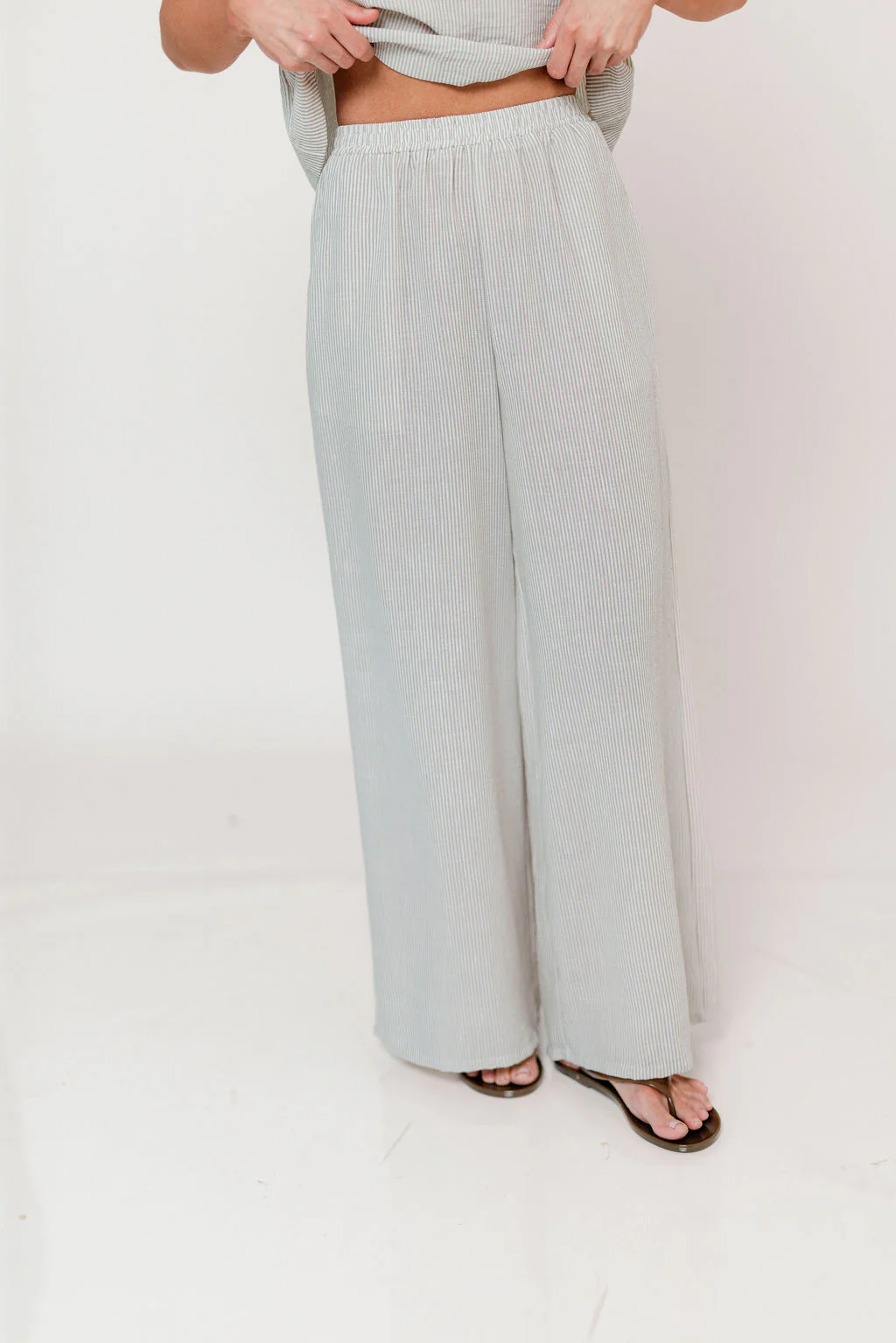 Kaylin Set in Taupe - Image 10