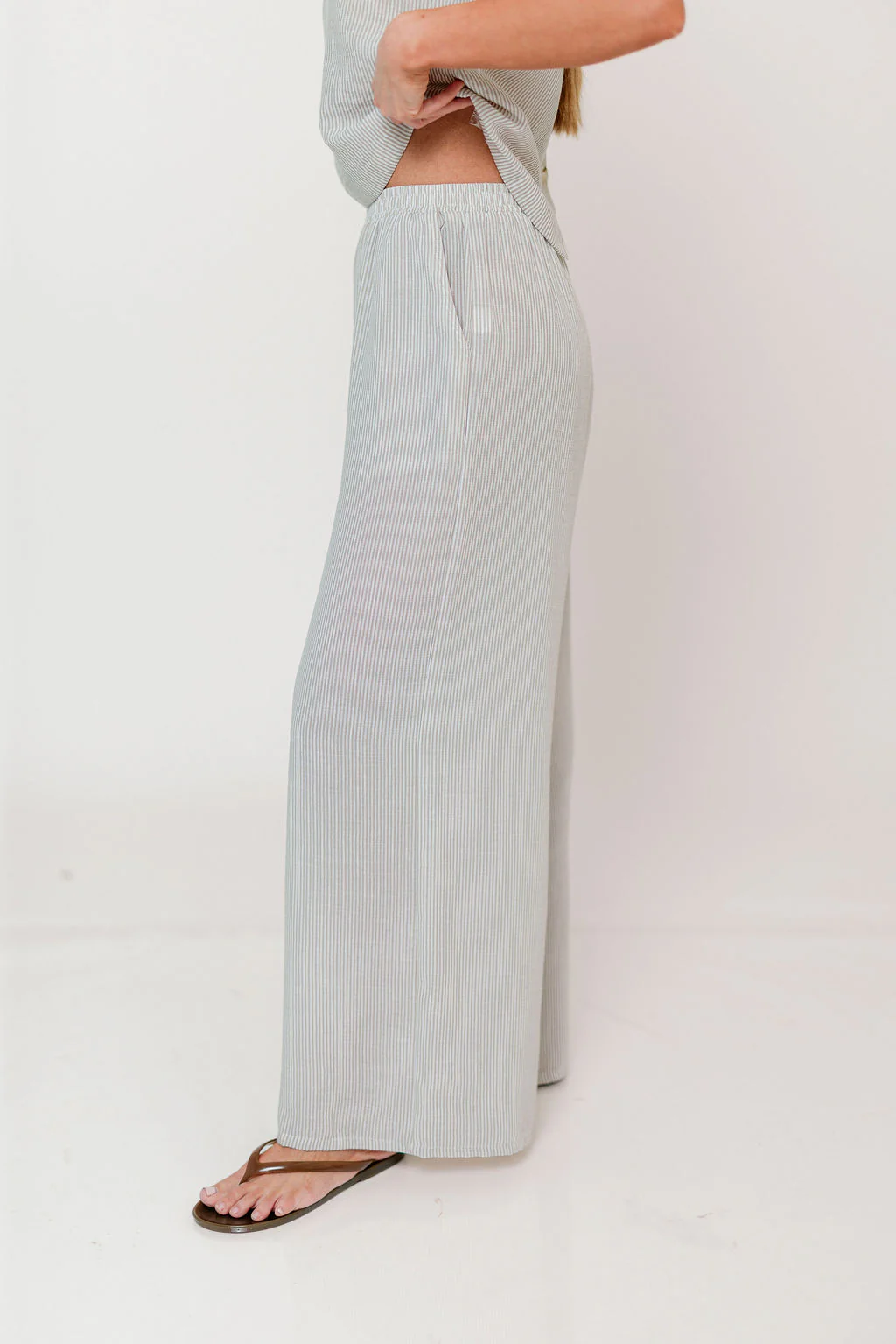 Kaylin Set in Taupe - Image 11