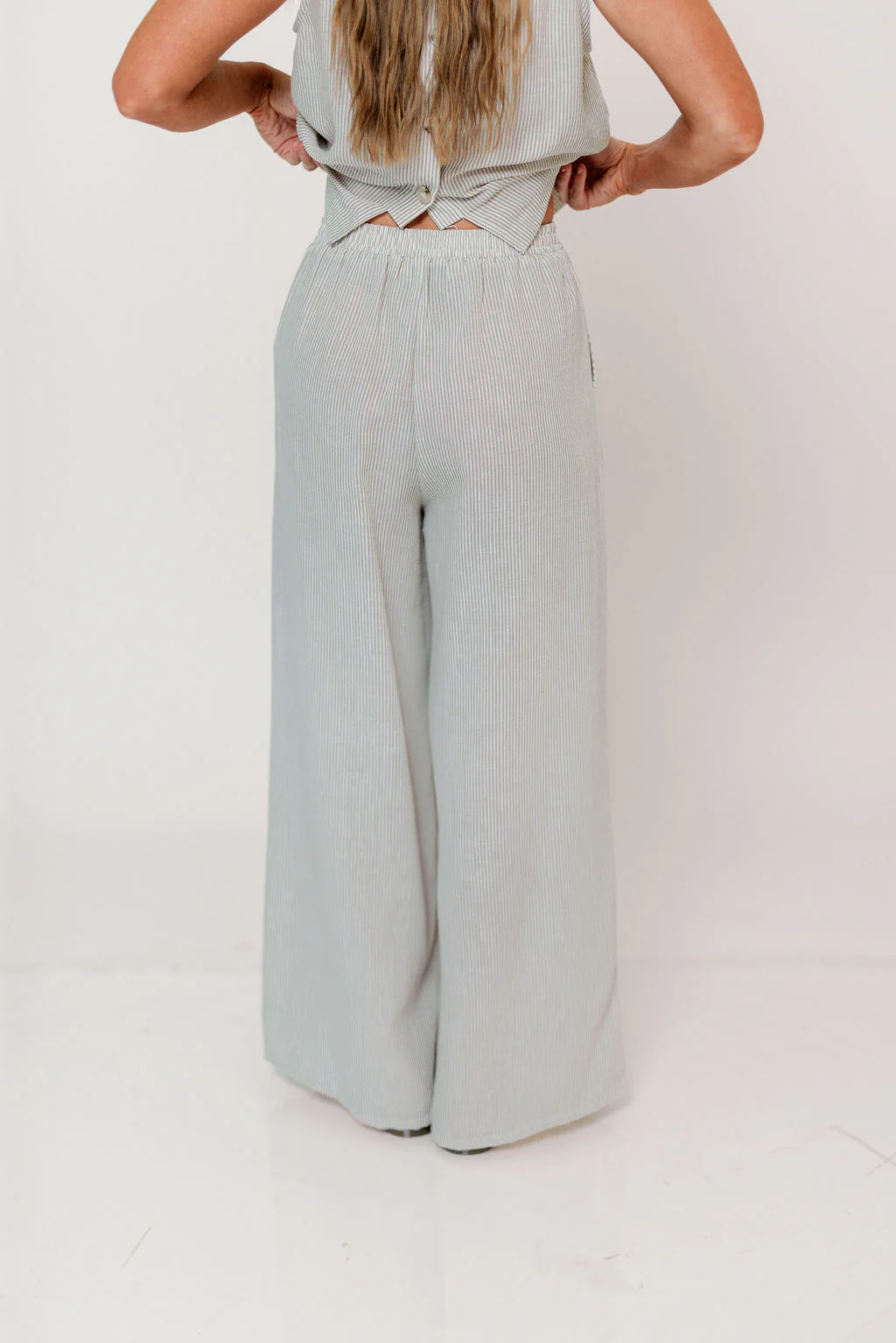 Kaylin Set in Taupe - Image 12