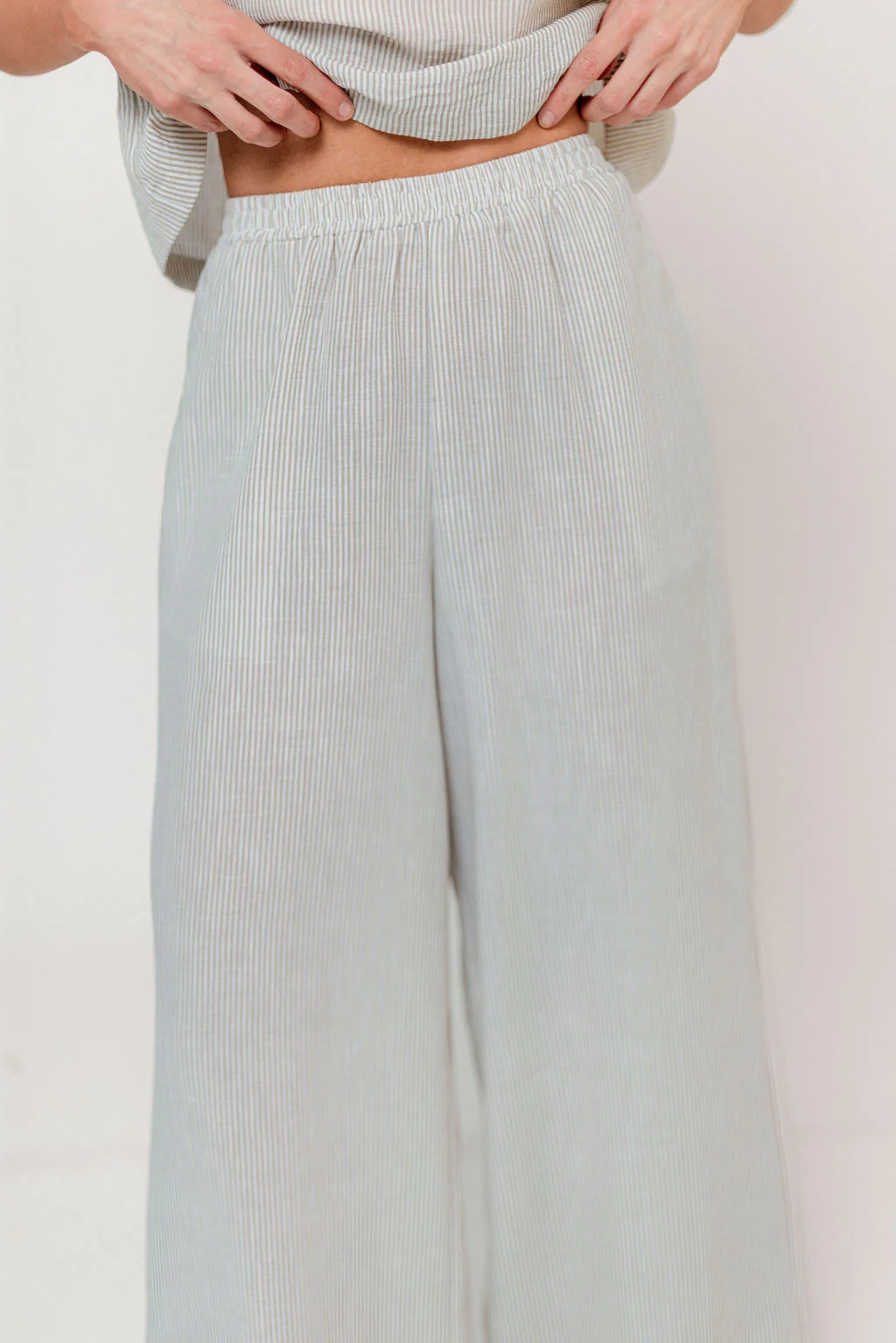 Kaylin Set in Taupe - Image 9