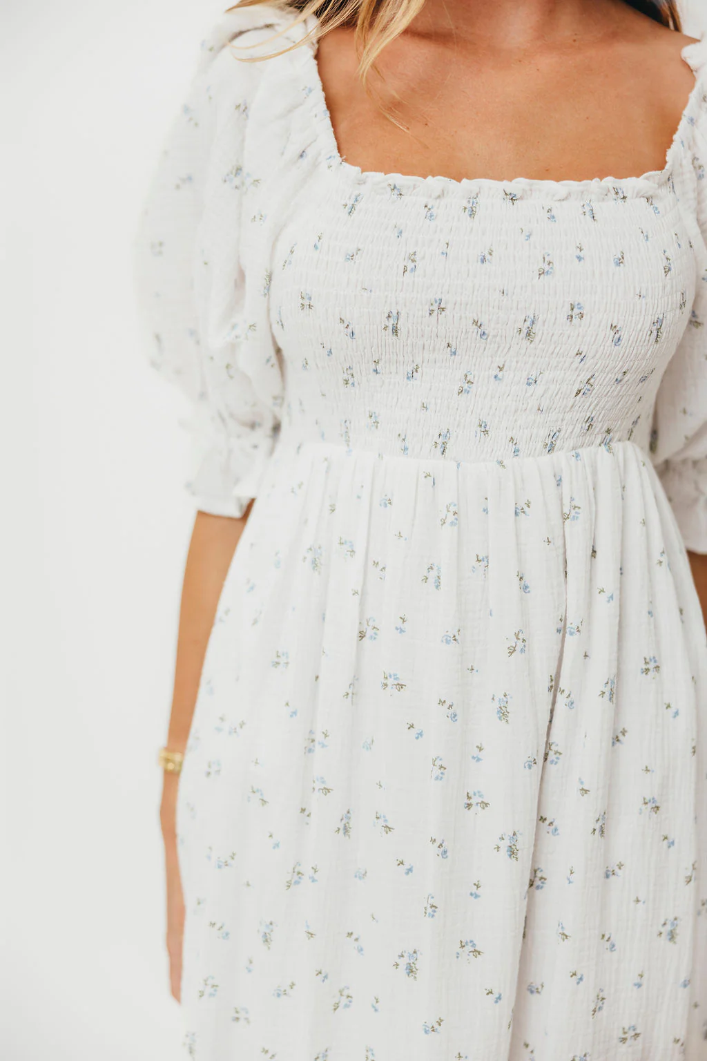 Livvy 100% Cotton Maxi Dress in Off-White / Blue Floral - Bump Friendly & Inclusive Sizing - Image 10