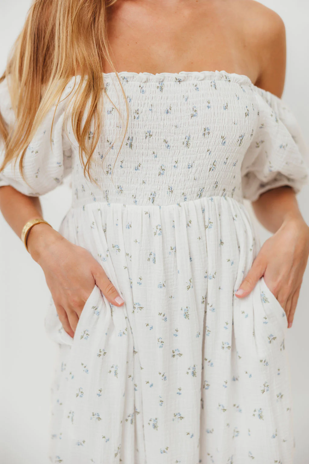 Livvy 100% Cotton Maxi Dress in Off-White / Blue Floral - Bump Friendly & Inclusive Sizing - Image 11