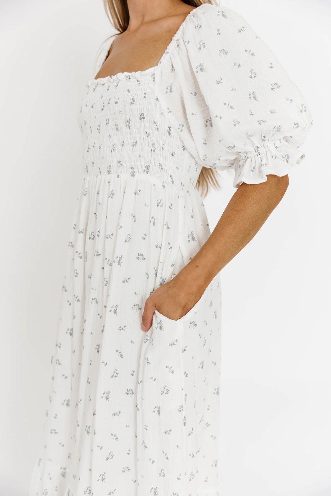 Livvy 100% Cotton Maxi Dress in Off-White / Blue Floral - Bump Friendly & Inclusive Sizing - Image 17
