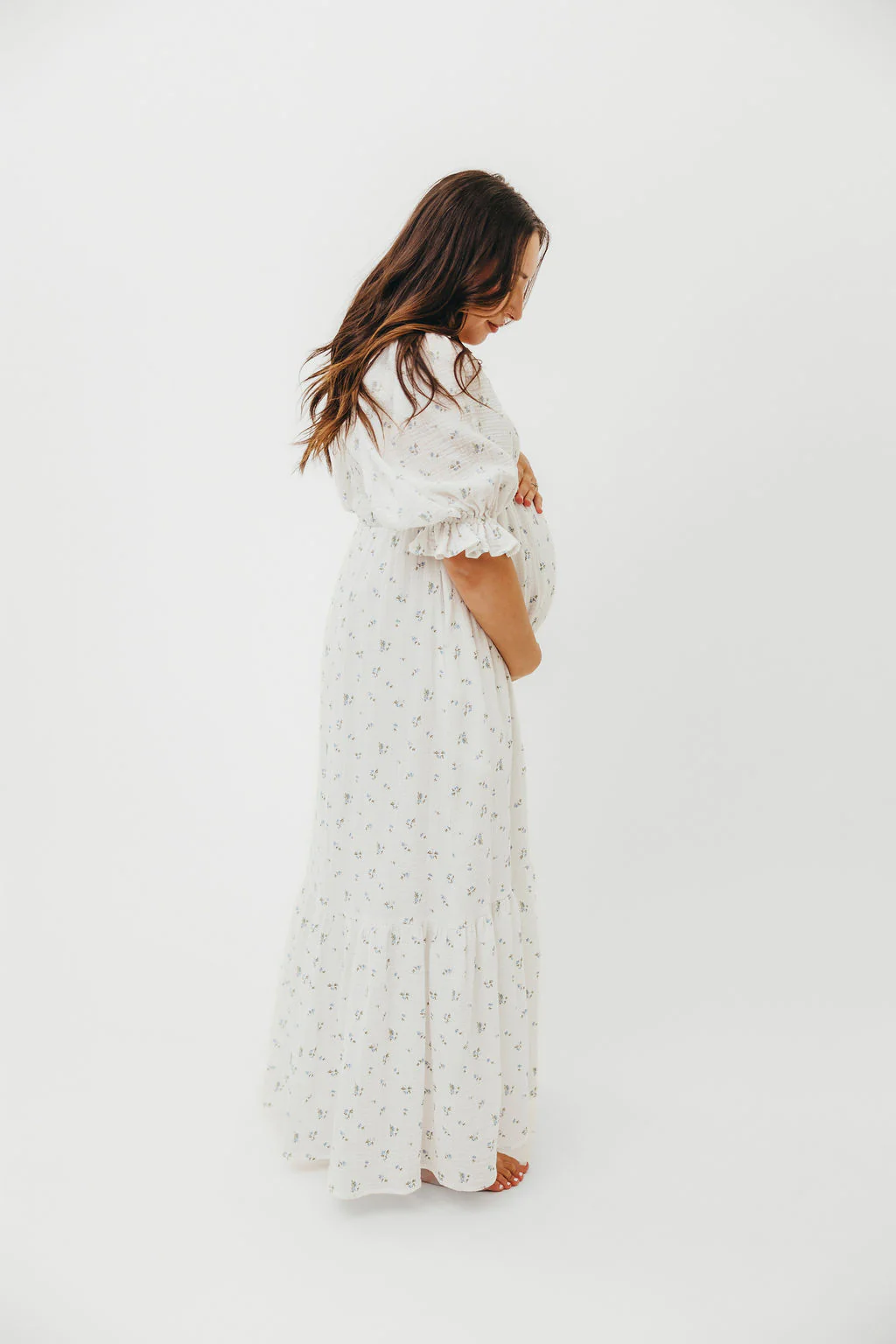 Livvy 100% Cotton Maxi Dress in Off-White / Blue Floral - Bump Friendly & Inclusive Sizing - Image 25