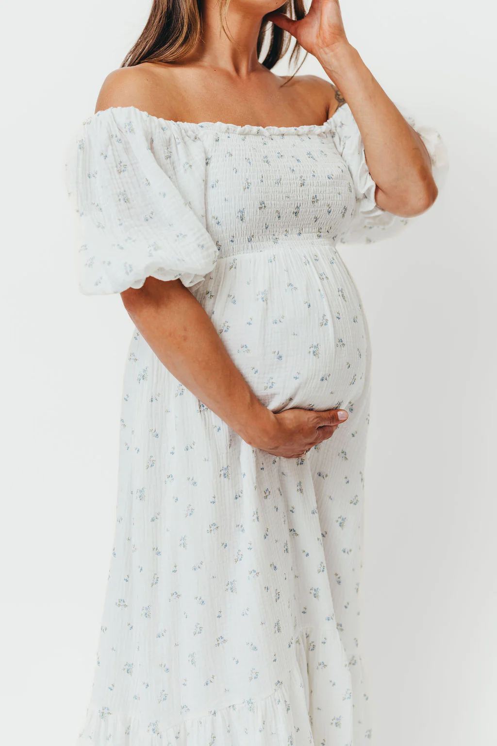 Livvy 100% Cotton Maxi Dress in Off-White / Blue Floral - Bump Friendly & Inclusive Sizing - Image 34