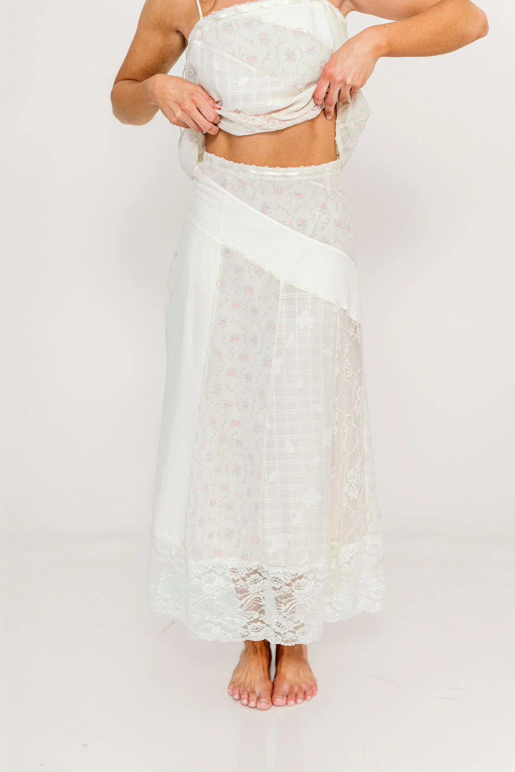 Merritt Floral and Lace Midi Skirt in Cream/Pink