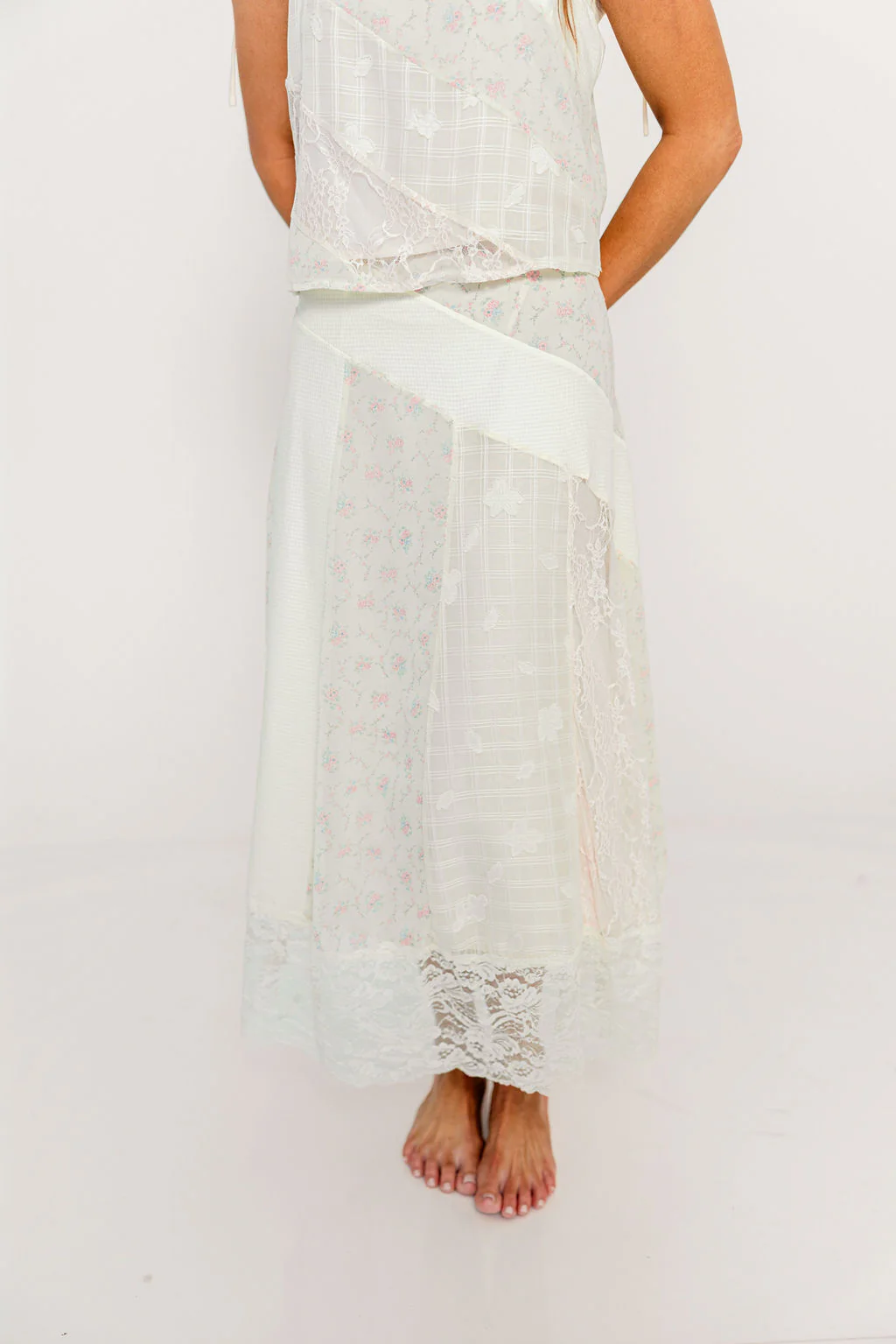 Merritt Floral and Lace Midi Skirt in Cream/Pink - Image 2