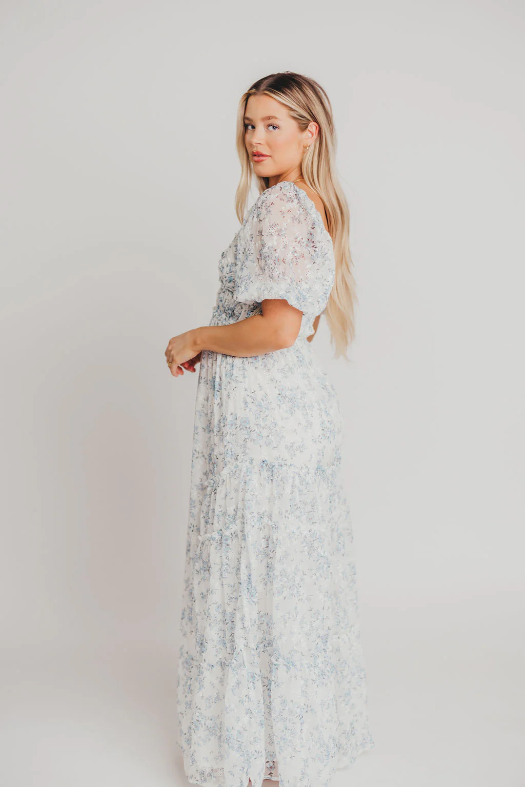 Daphne High Slit Eyelet Detail Maxi Dress in Blue/White Floral - Inclusive Sizing - Image 12