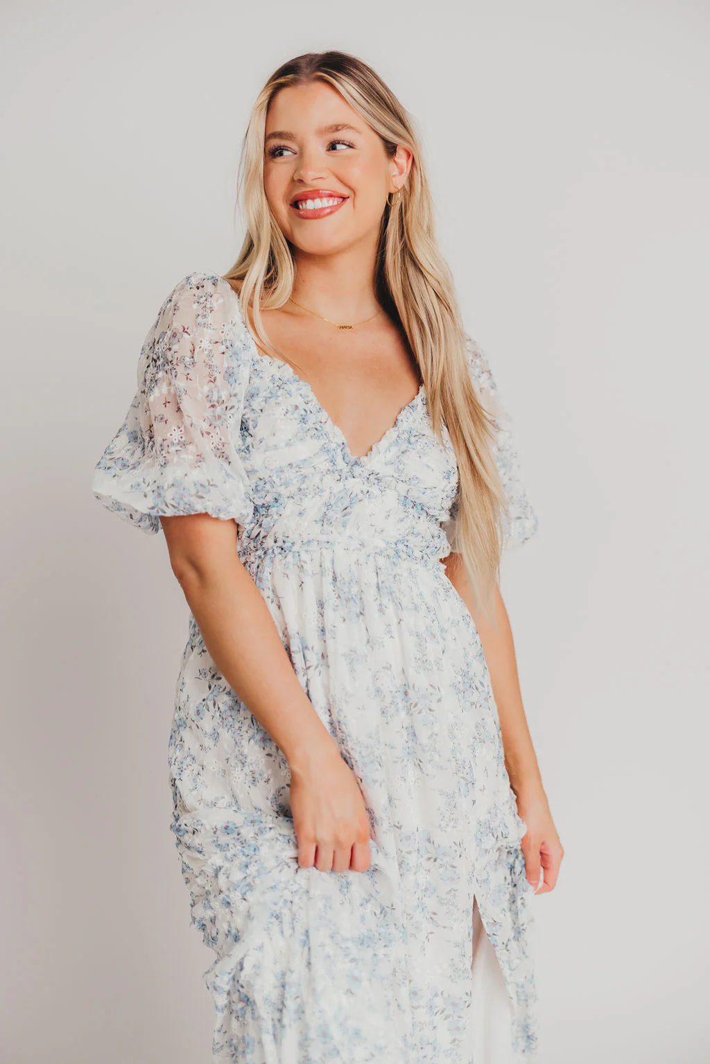 Daphne High Slit Eyelet Detail Maxi Dress in Blue/White Floral - Inclusive Sizing - Image 13