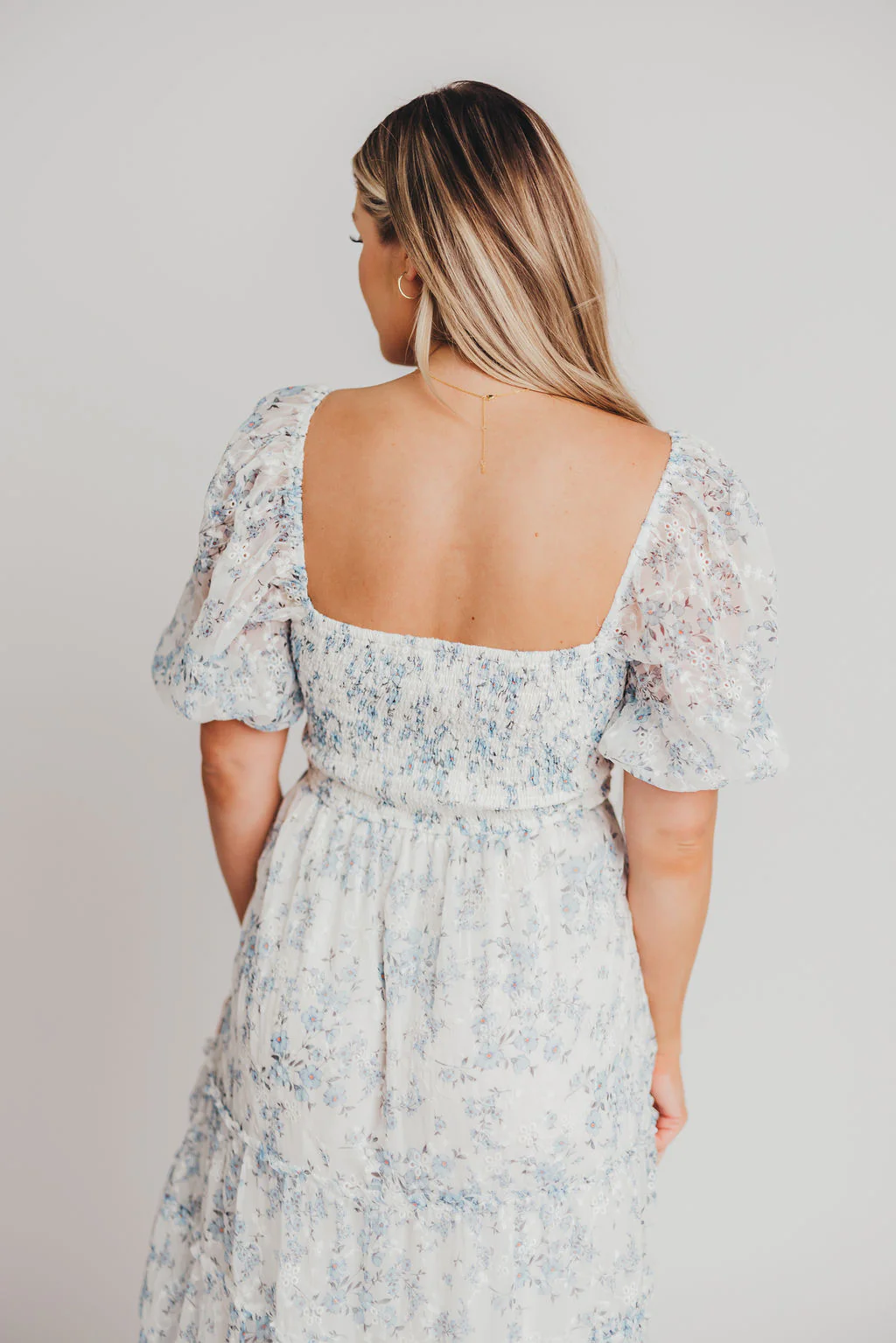 Daphne High Slit Eyelet Detail Maxi Dress in Blue/White Floral - Inclusive Sizing - Image 14