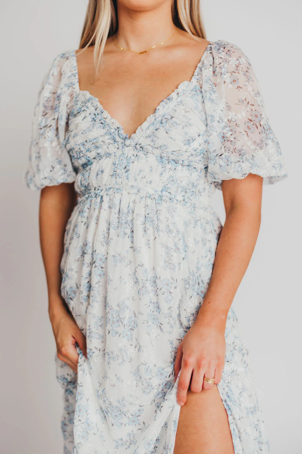 Daphne High Slit Eyelet Detail Maxi Dress in Blue/White Floral - Inclusive Sizing - Image 15