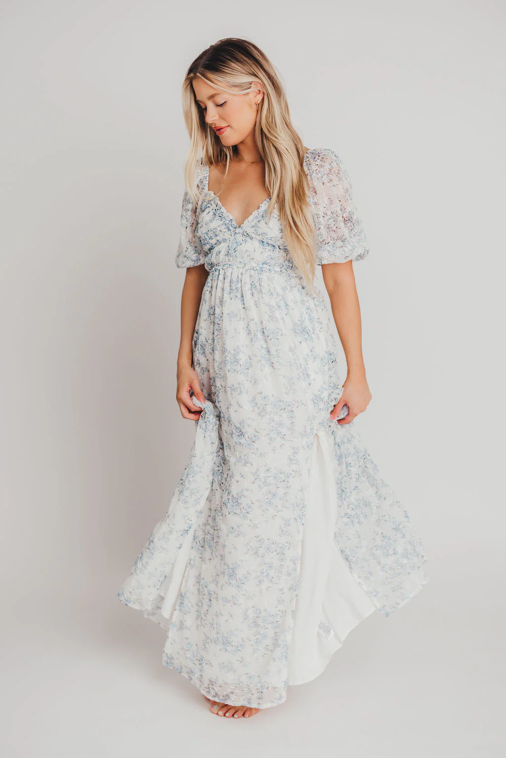 Daphne High Slit Eyelet Detail Maxi Dress in Blue/White Floral - Inclusive Sizing - Image 19