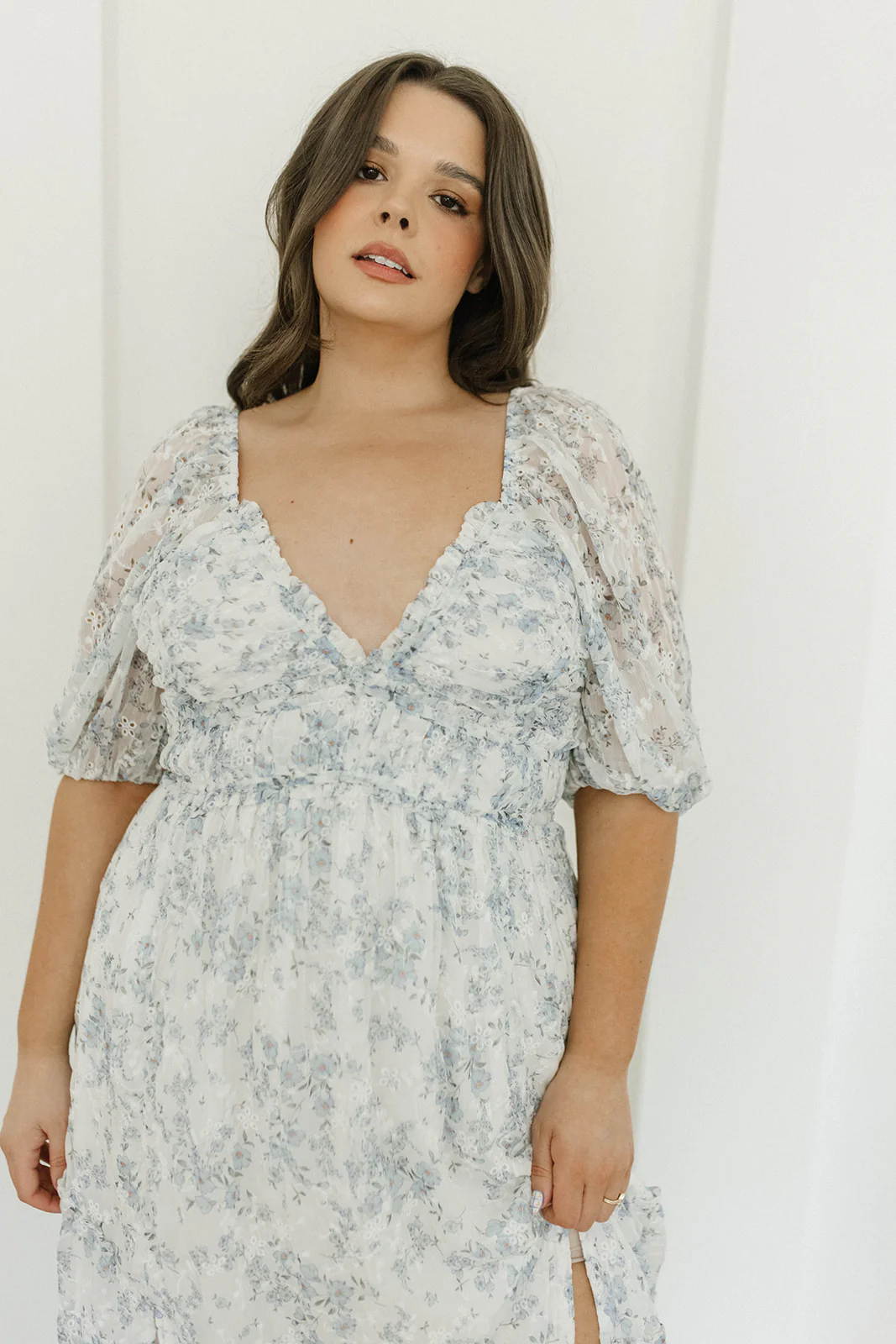 Daphne High Slit Eyelet Detail Maxi Dress in Blue/White Floral - Inclusive Sizing - Image 24