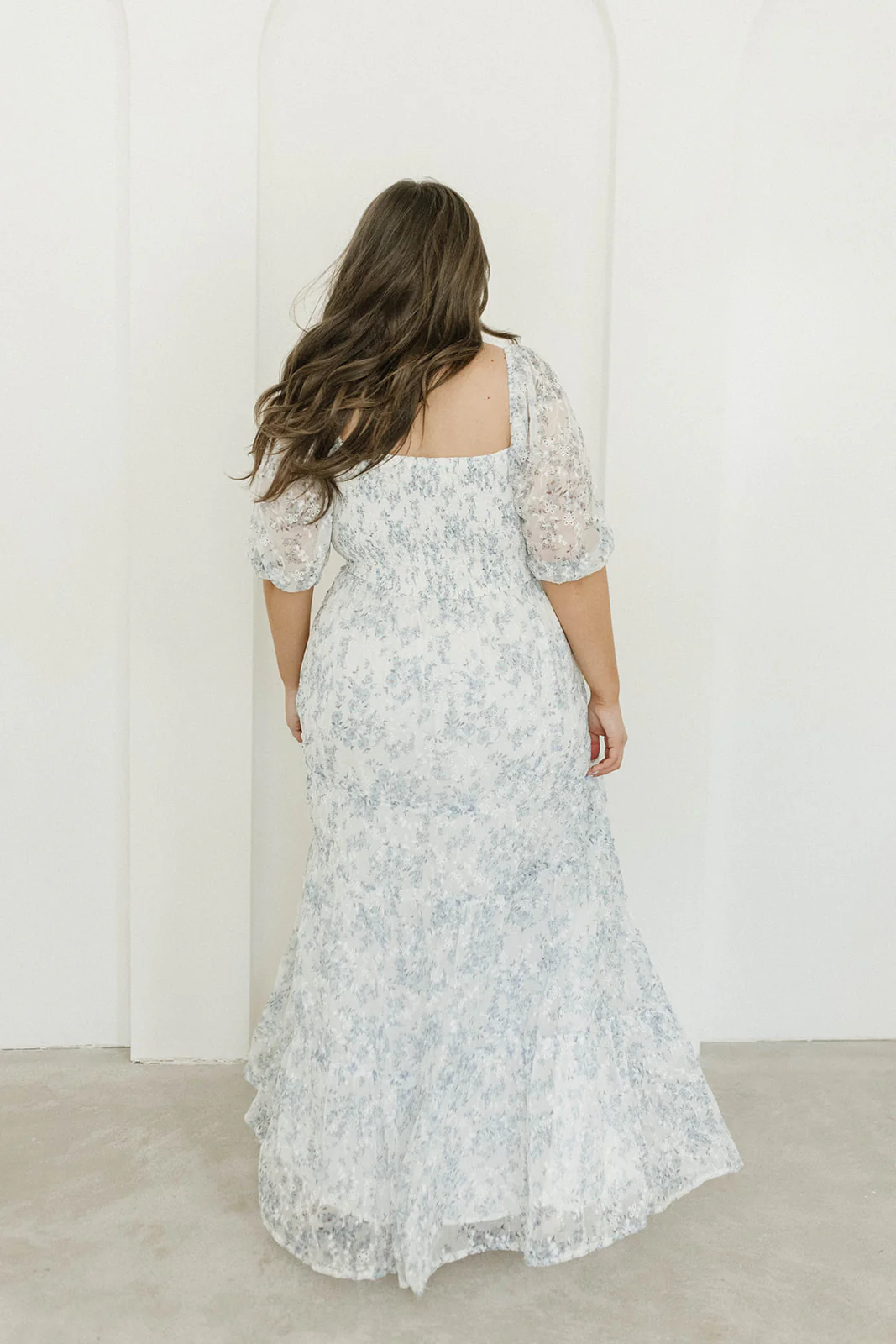 Daphne High Slit Eyelet Detail Maxi Dress in Blue/White Floral - Inclusive Sizing - Image 28