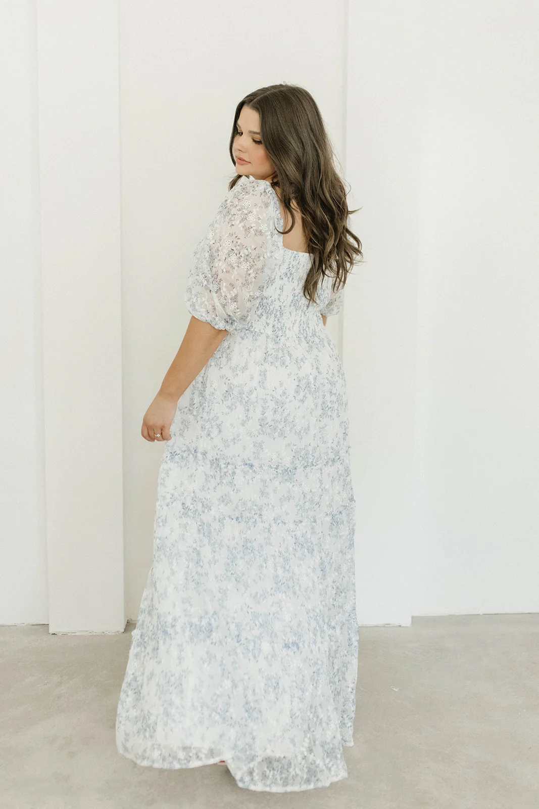 Daphne High Slit Eyelet Detail Maxi Dress in Blue/White Floral - Inclusive Sizing - Image 29