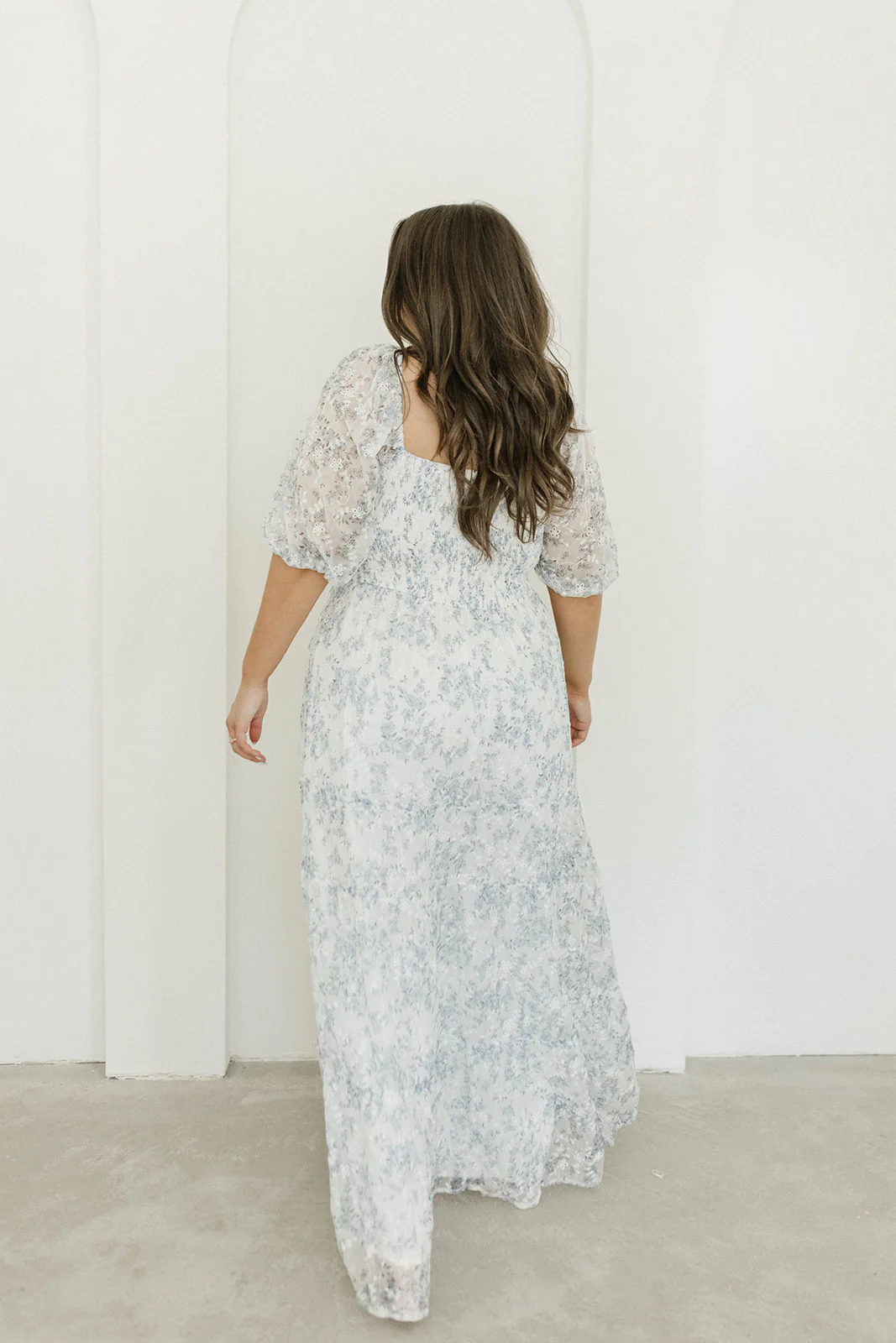Daphne High Slit Eyelet Detail Maxi Dress in Blue/White Floral - Inclusive Sizing - Image 30