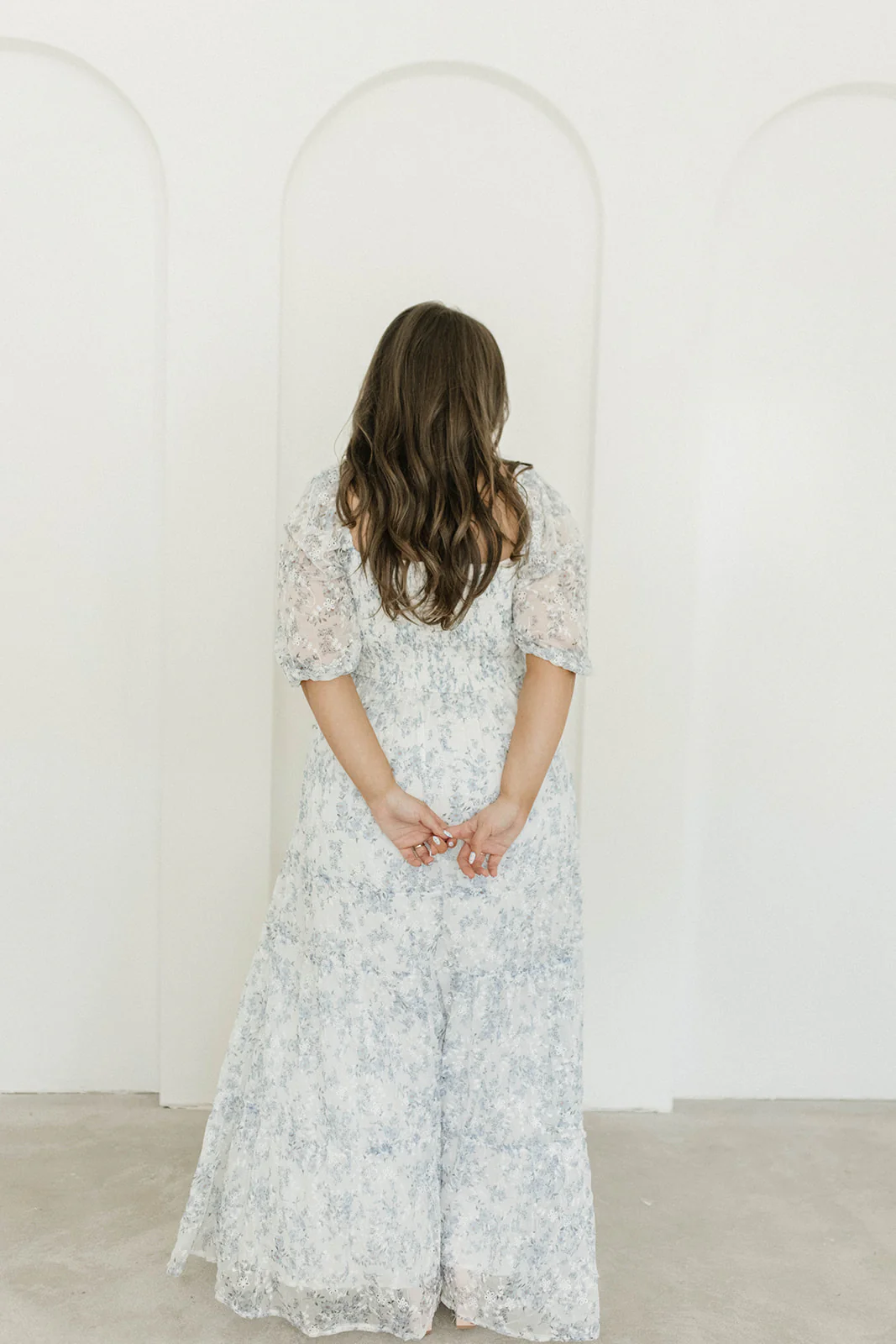 Daphne High Slit Eyelet Detail Maxi Dress in Blue/White Floral - Inclusive Sizing - Image 31