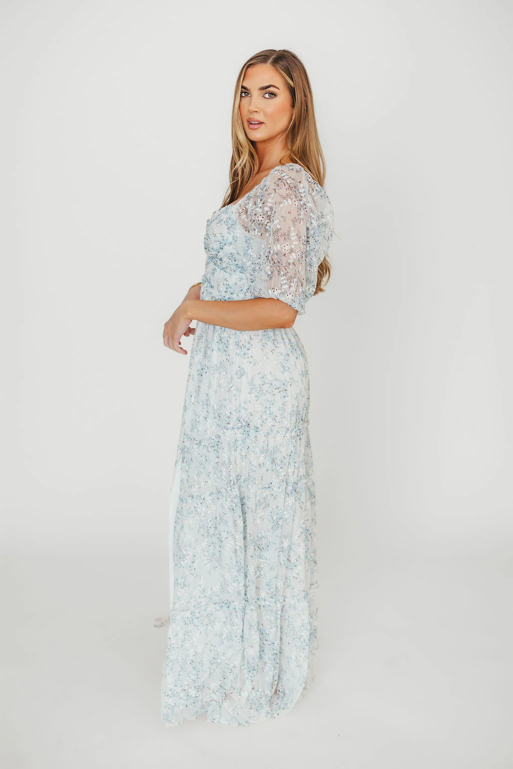 Daphne High Slit Eyelet Detail Maxi Dress in Blue/White Floral - Inclusive Sizing - Image 4